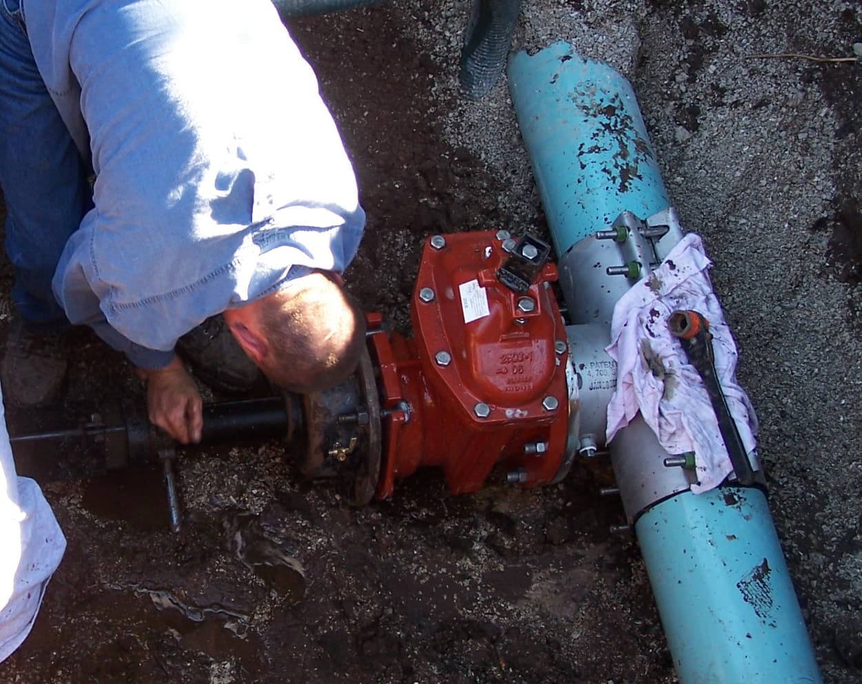 Water operator installing a gate valve on a distribution main